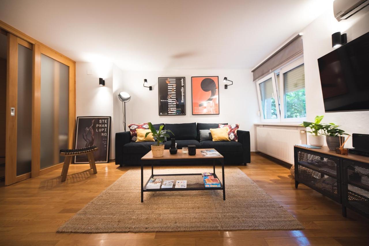 Sleep, Eat, Repeat And Park Your Car In Center Appartement *